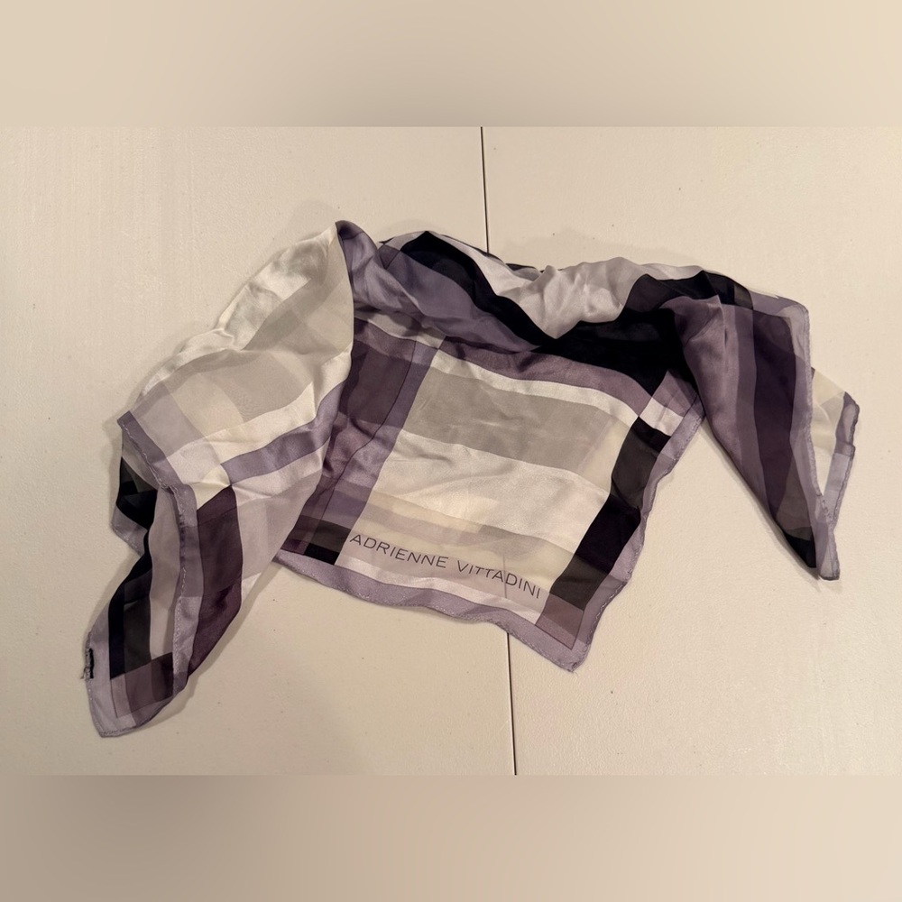 VINTAGE: ADRIENNE VITTADINI | ladies square silk scarf